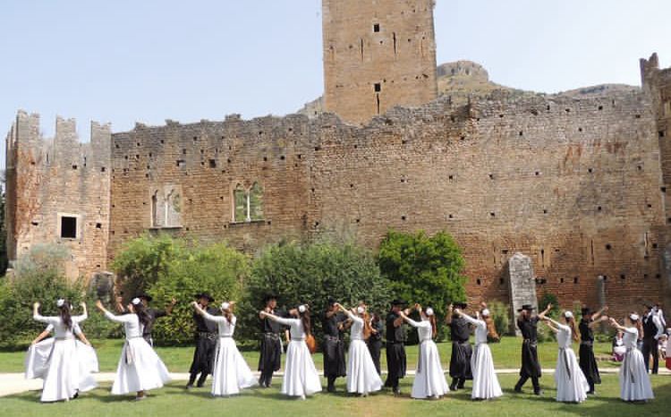 Gruppi Folk stranieri ospiti de I Peddaroti per Festival Gira Lu Mundu