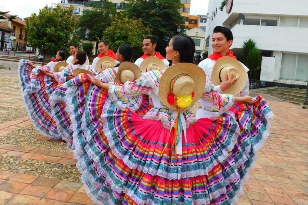 Gruppi Folk stranieri ospiti de I Peddaroti per Festival Gira Lu Mundu