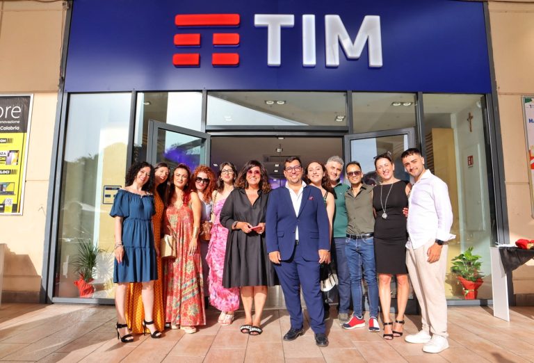 Inaugurazione negozio Tim reggio