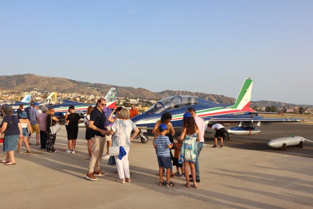 Aerei Frecce Tricolori iniziativa aeroclub dello Stretto