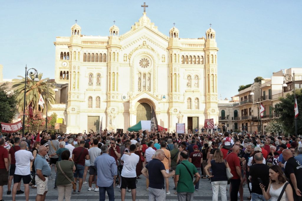 Manifestazione Tifosi Reggina Piazza Duomo