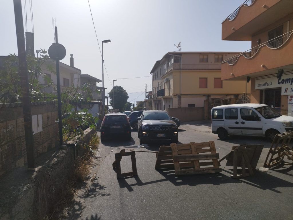 Protesta Croce Valanidi mancanza d'acqua