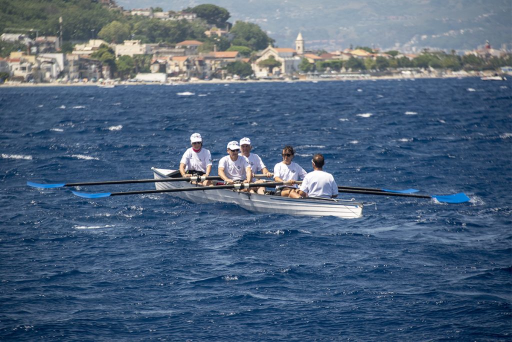 Stretto di messina a nuoto