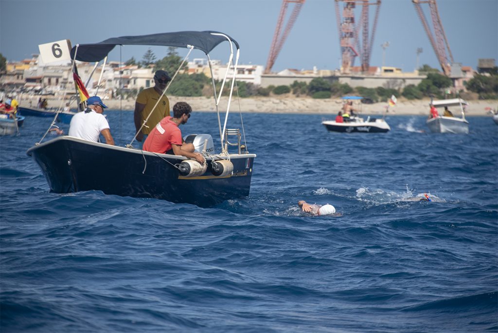 Stretto di messina a nuoto