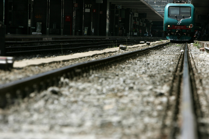 rotaie ferrovie treno