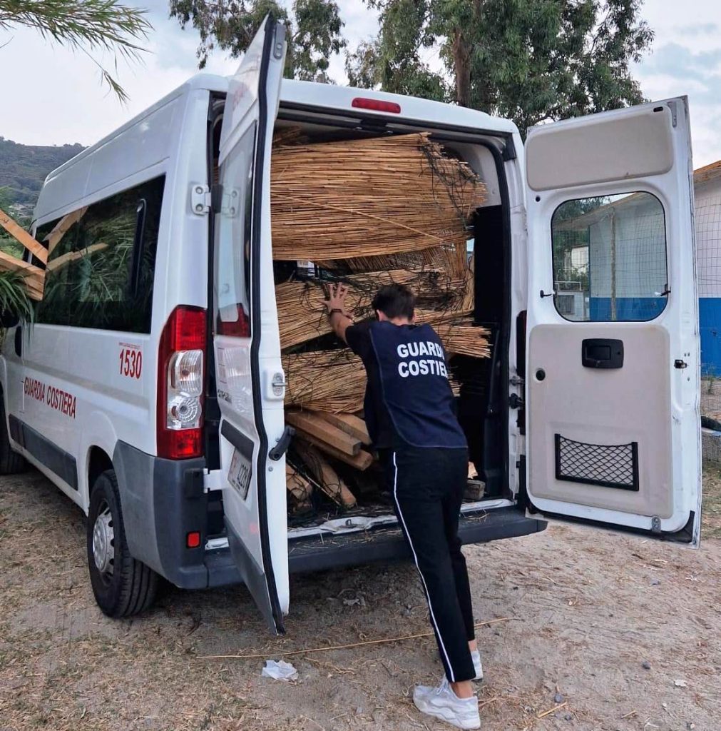 guardia costiera sequestro ombrelloni