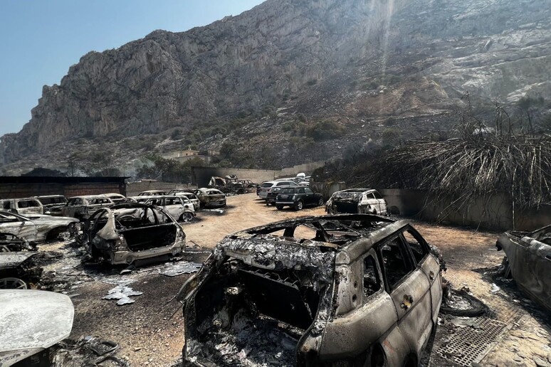 incendio auto palermo