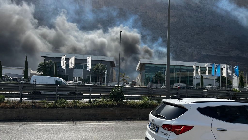 incendio concessionaria palermo