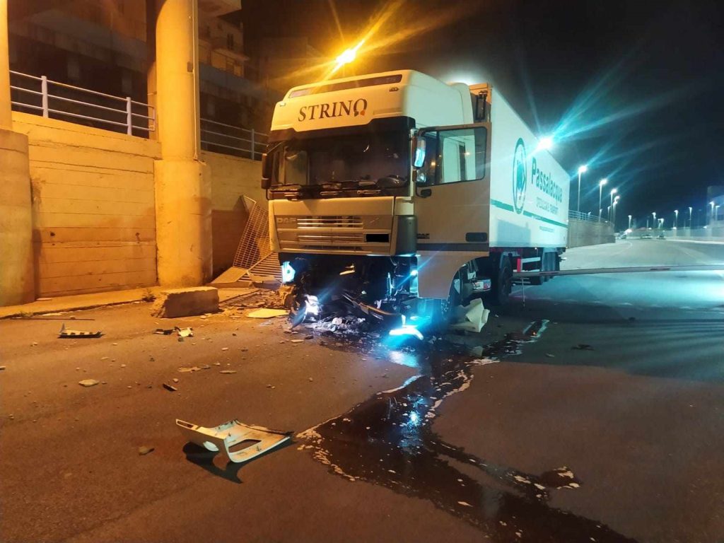 incidente tir porto reggio calabria