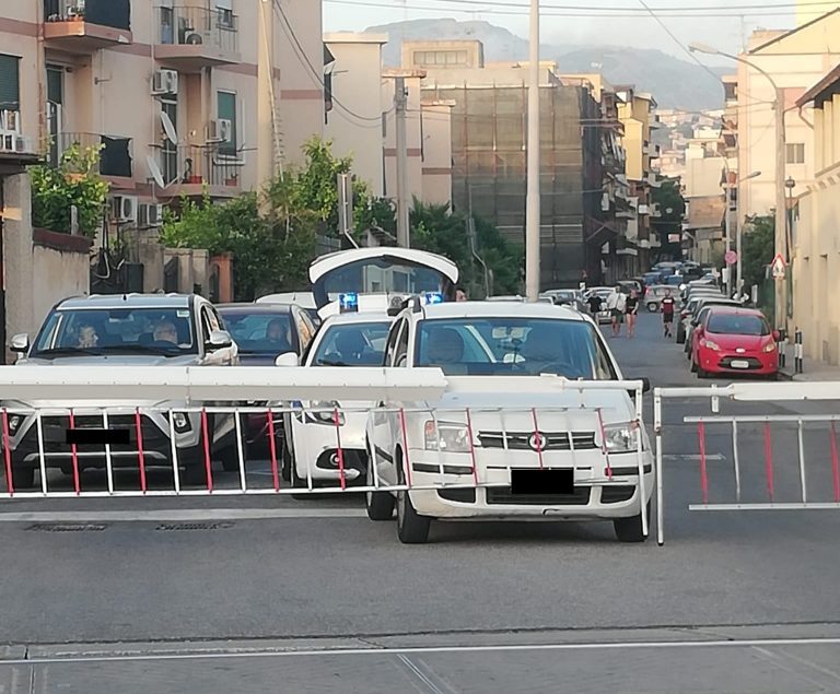 macchina bloccata passaggio livello