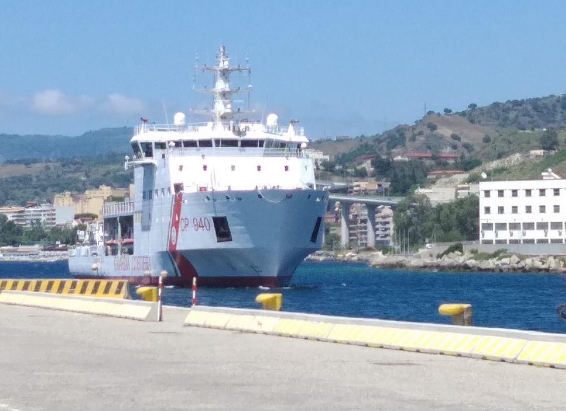 Reggio Arrivata Al Porto La Nave Dattilo Con A Bordo 400 Profughi