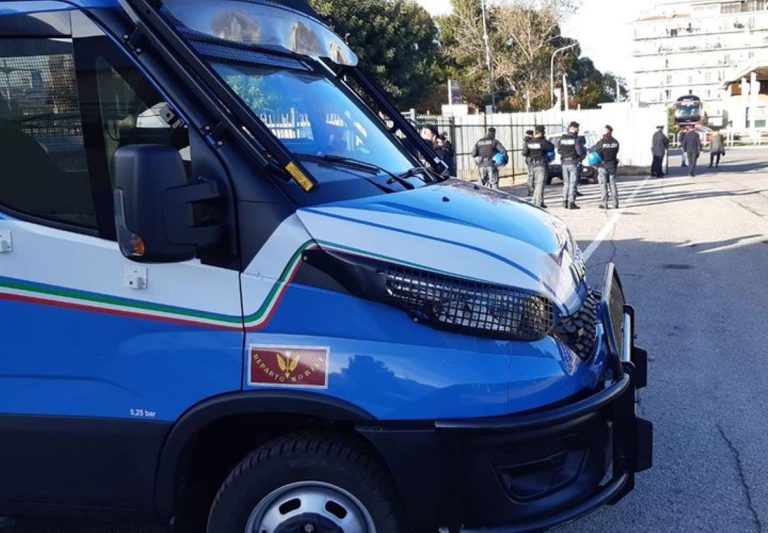 polizia daspo partita calcio