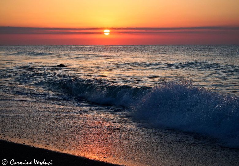 Alba con concerto sul mare a Brancaleone