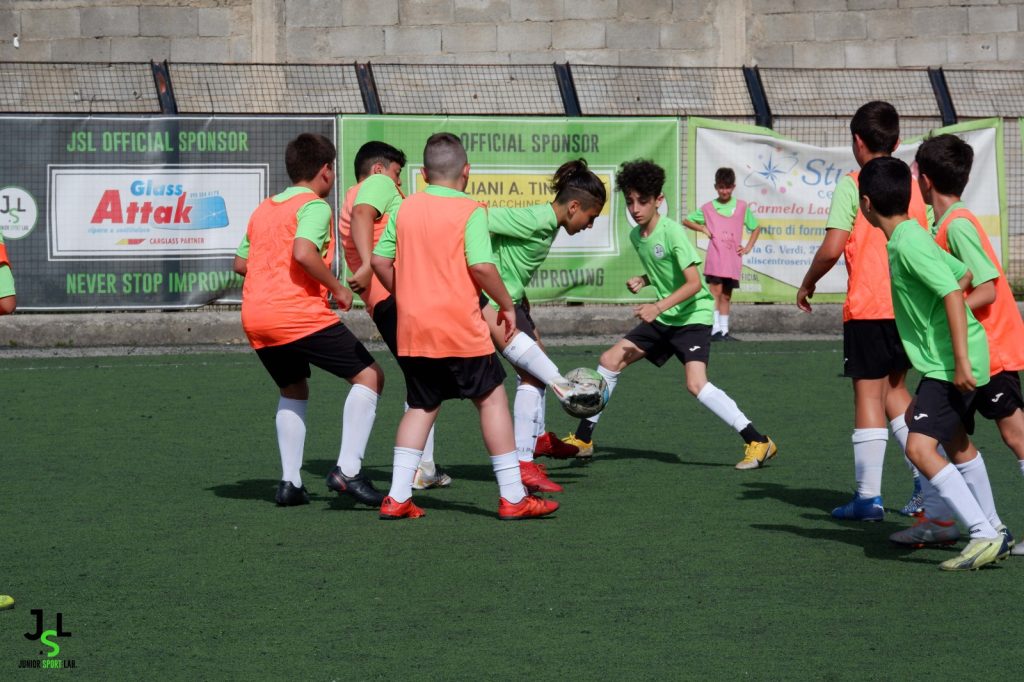 Giovani calciatori della JUNIOR SPORT LAB 1