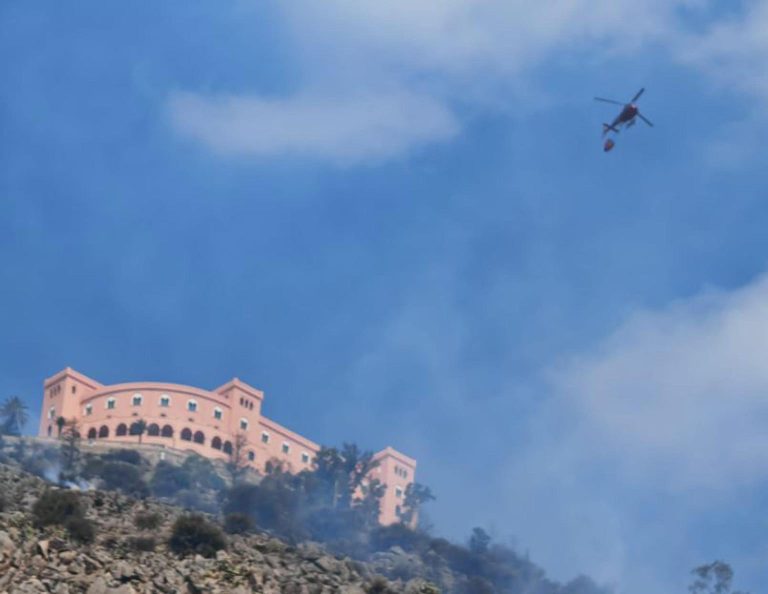 Incendio su Monte Pellegrino a Palermo