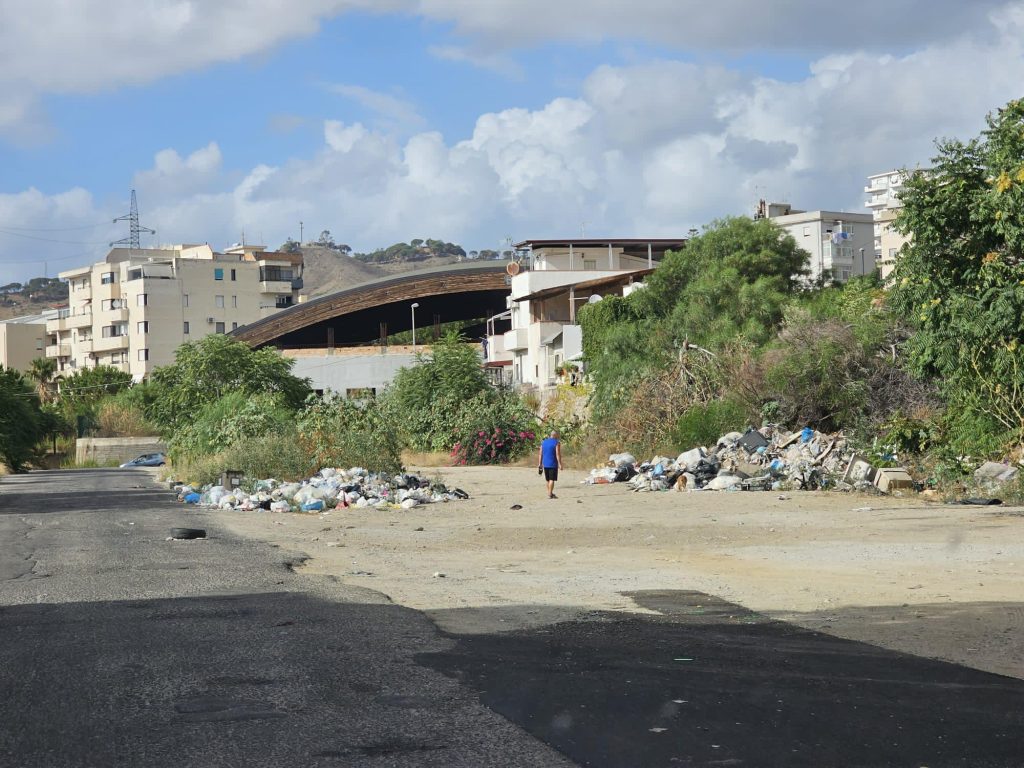 Rifiuti Via Vallone Mariannazzo Reggio Calabria