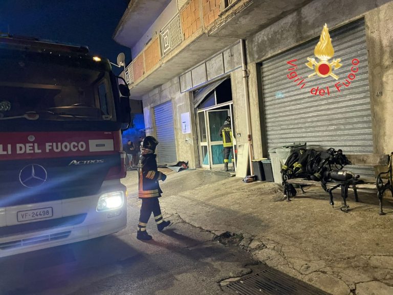 incendio attività commerciale catanzaro