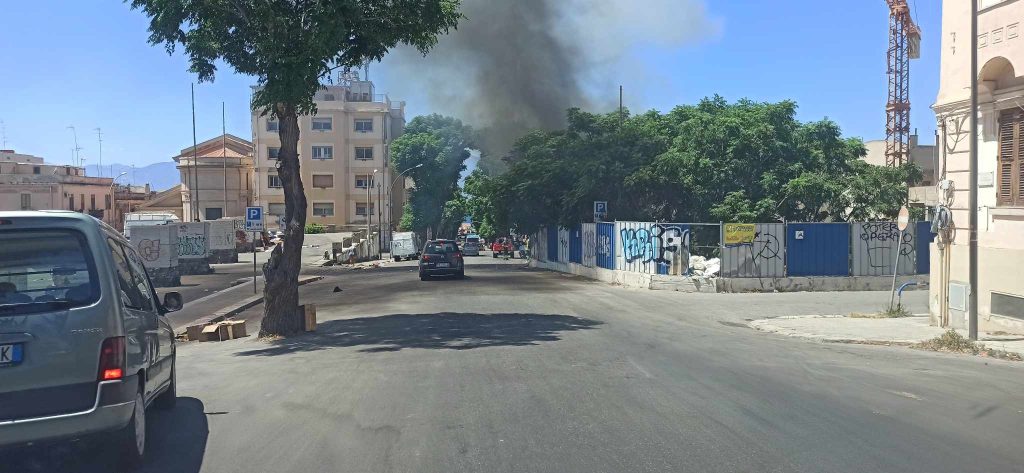 incendio rifiuti piazza del popolo