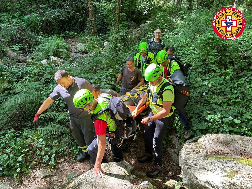 soccorso alpino recupero donna caduta