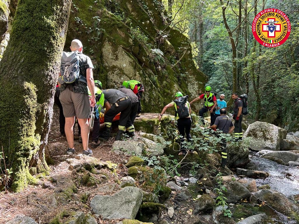 soccorso alpino recupero donna caduta