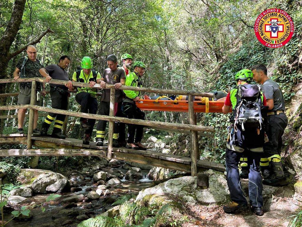 soccorso alpino recupero donna caduta