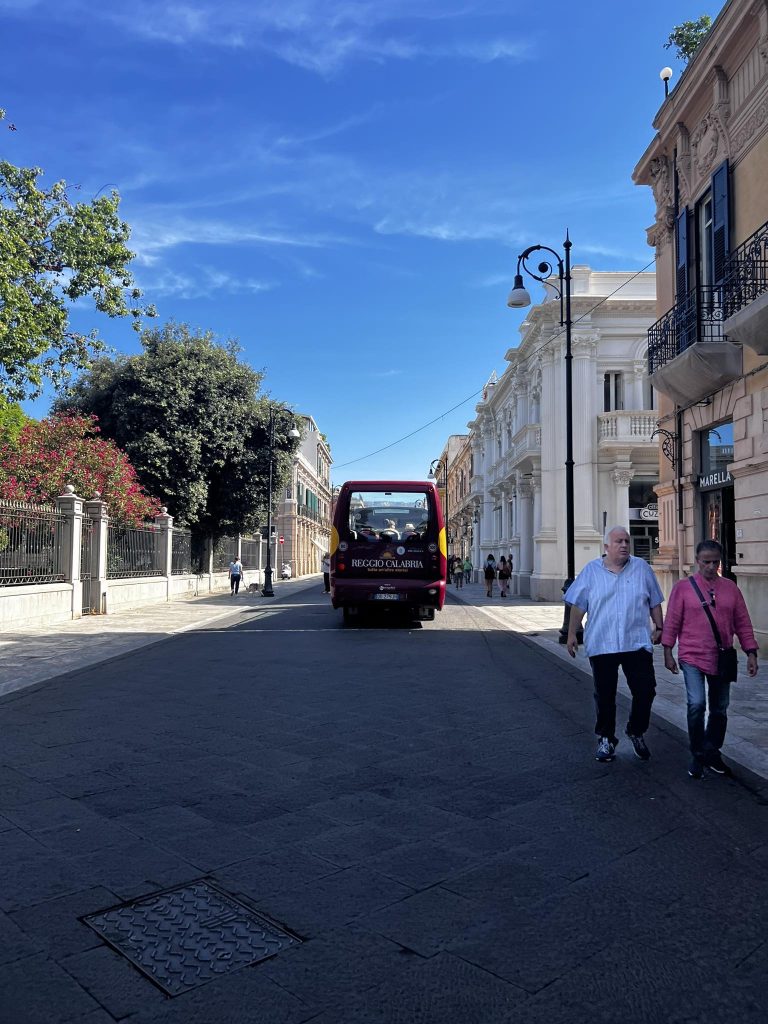 corso garibaldi Reggio Calabria bus turistico