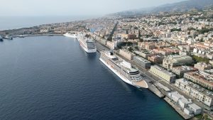 navi da crociera a Messina