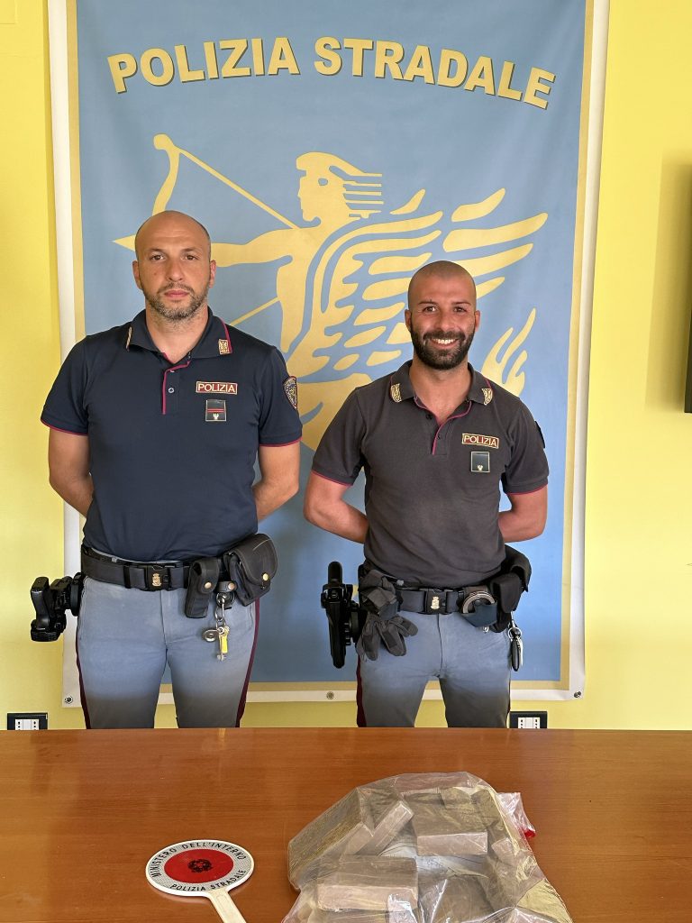 polizia stradale crotone droga