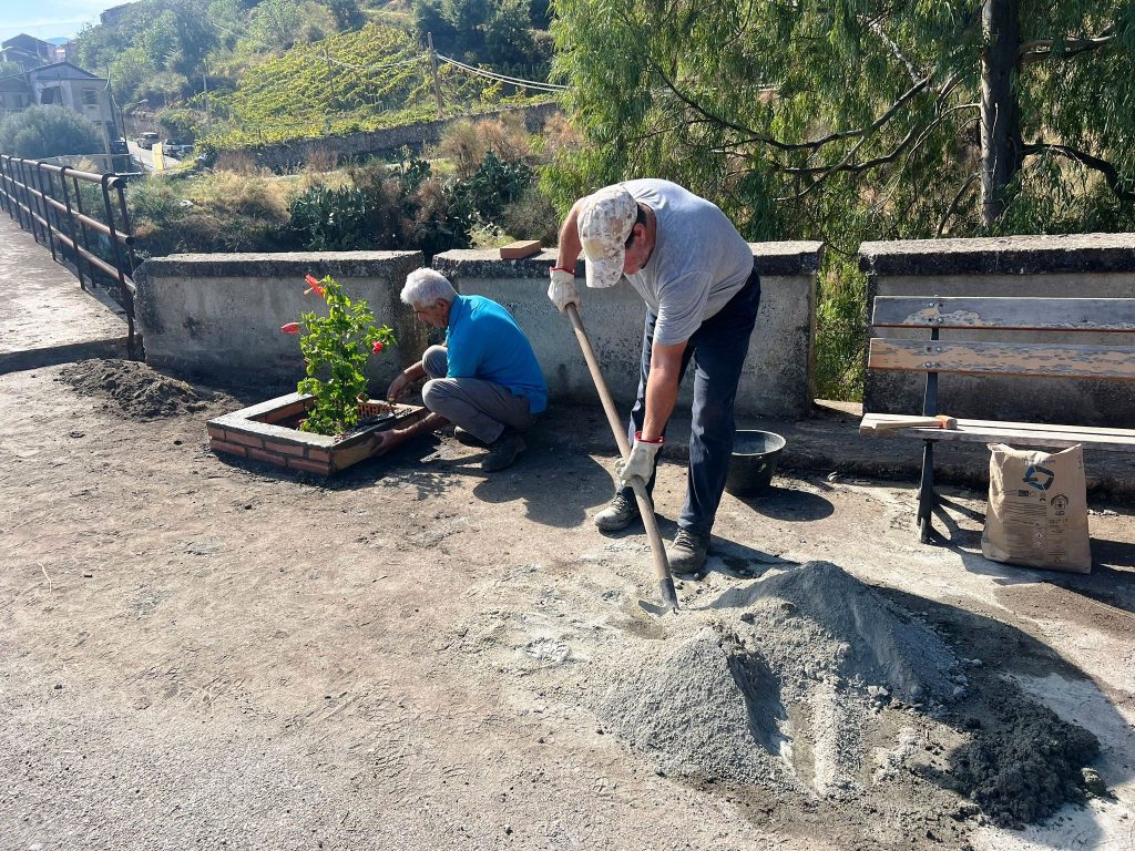 Lavori piazzetta Caulonia