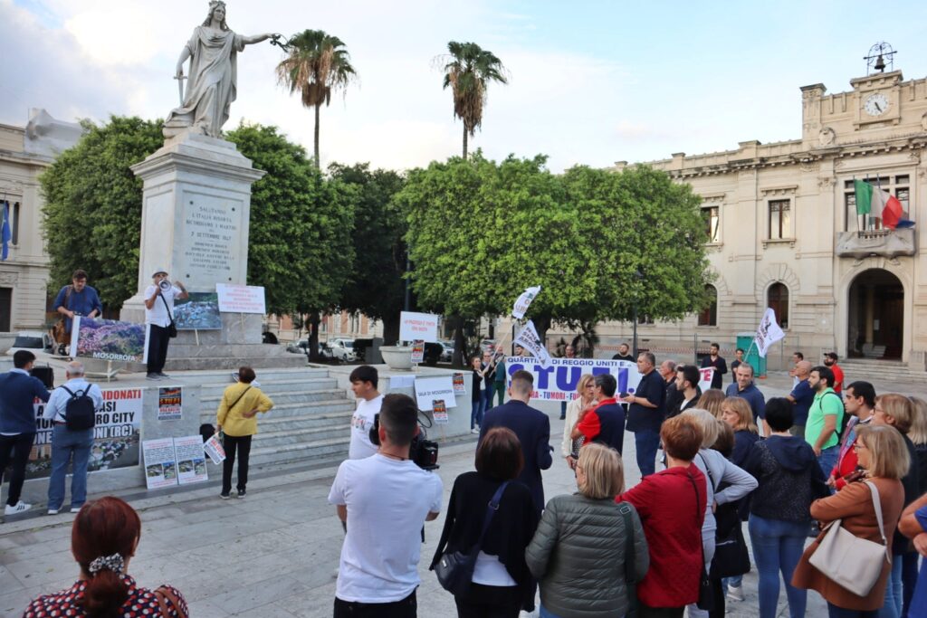 Manifestazione quartieri Reggio Calabria su rifiuti