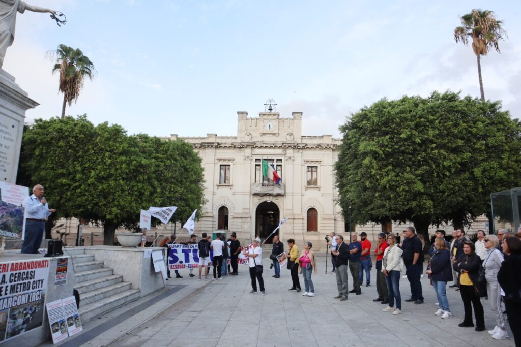 Manifestazione quartieri Reggio Calabria su rifiuti