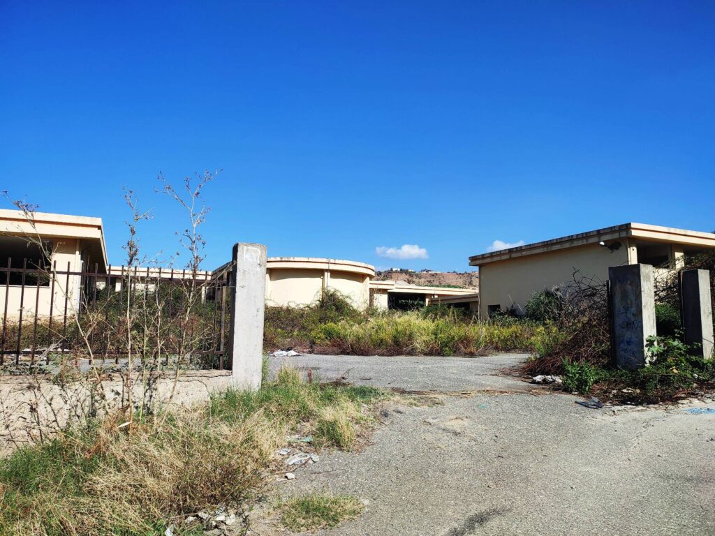 Scuola Longhi-Bovetto abbandonata