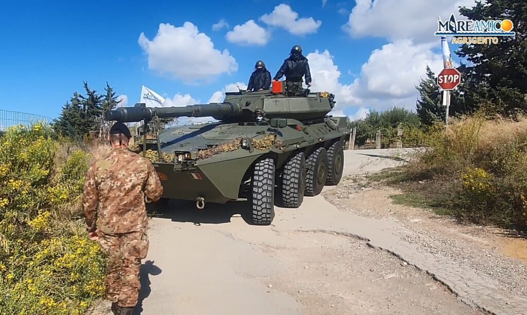 Sit in di protesta contro le esercitazioni militari a Punta bianca