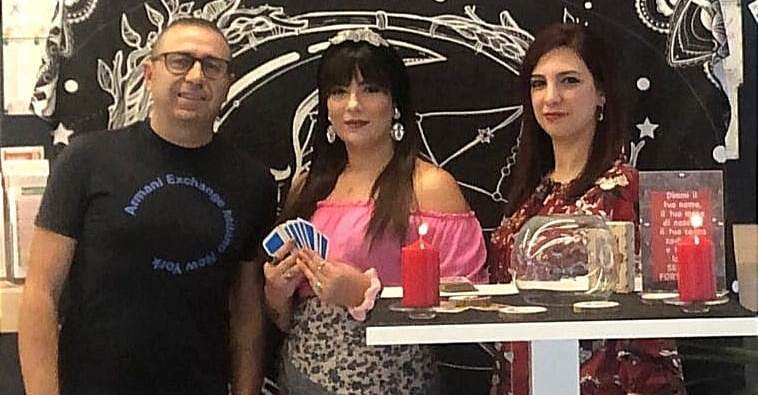 Vetrina vivente Gitana Misteriosa negozio Reggio Calabria (3)