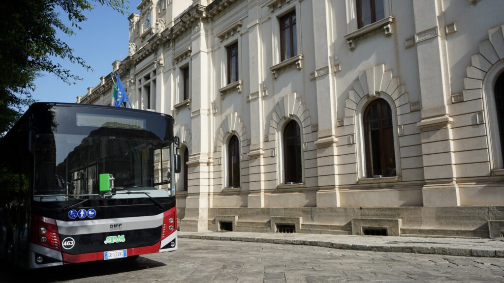 autobus atam palazzo san giorgio