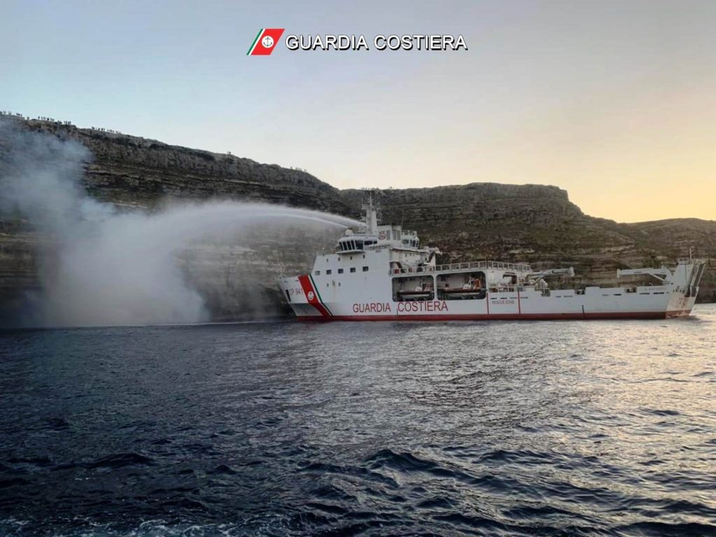 incendio traghetto lampedusa