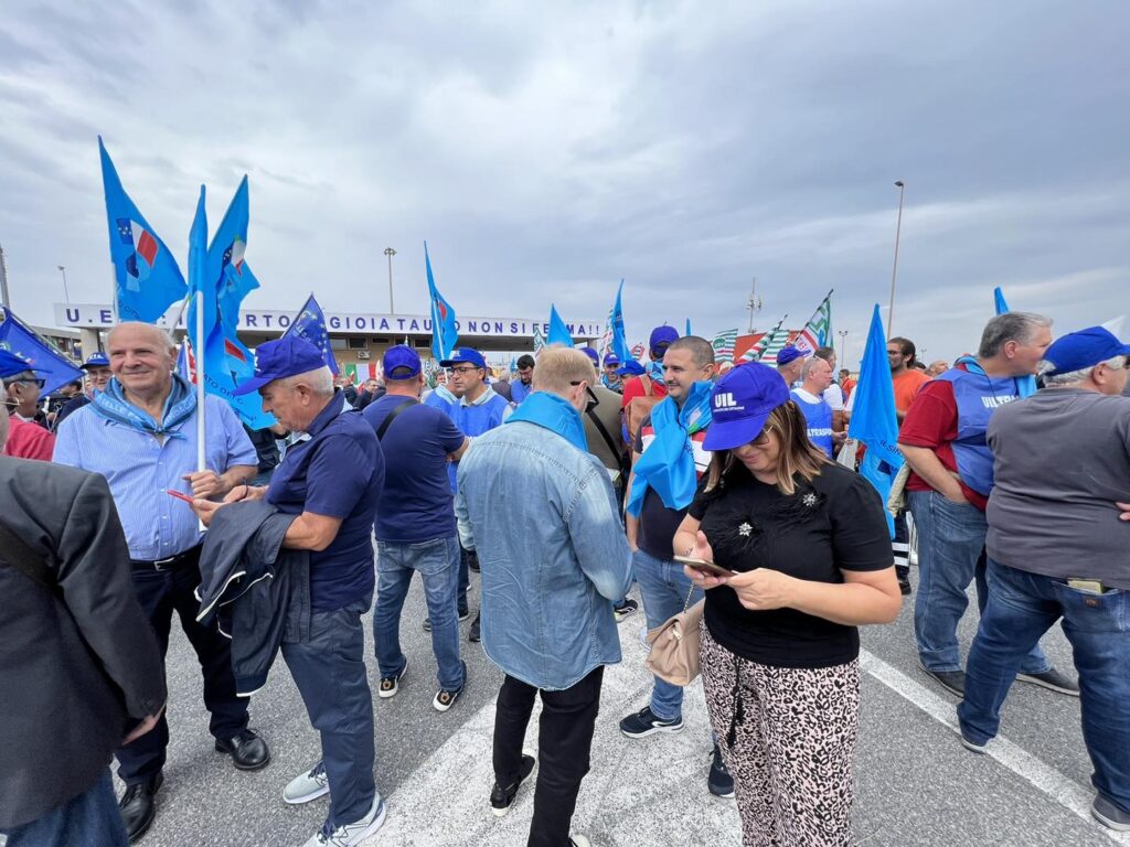 manifestazione in difesa porto gioia tauro