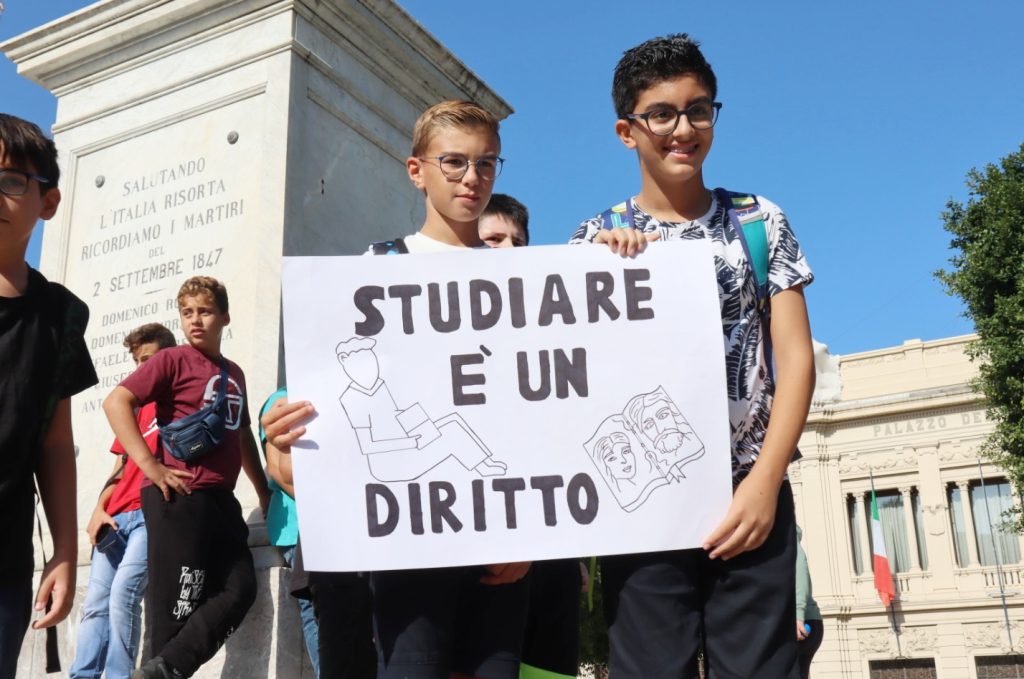 proteste genitori piazza Italia