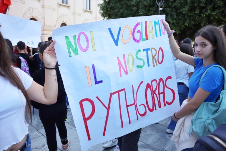 proteste genitori piazza Italia