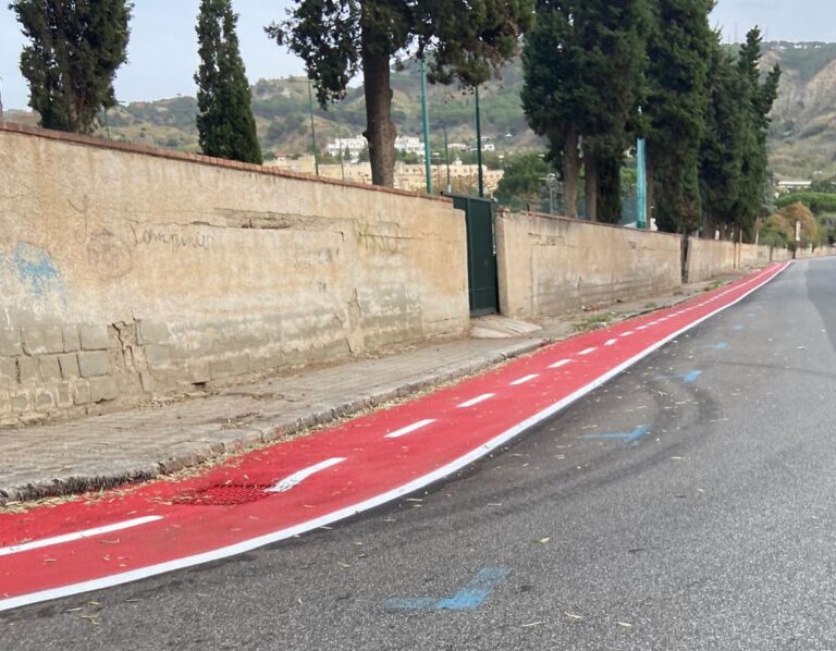 Ciclovia Pentimele con linee tratteggiate Reggio Calabria