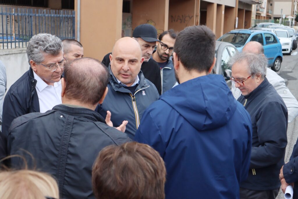 Riunione e raccolta firme Viale Messina contro pista ciclabile