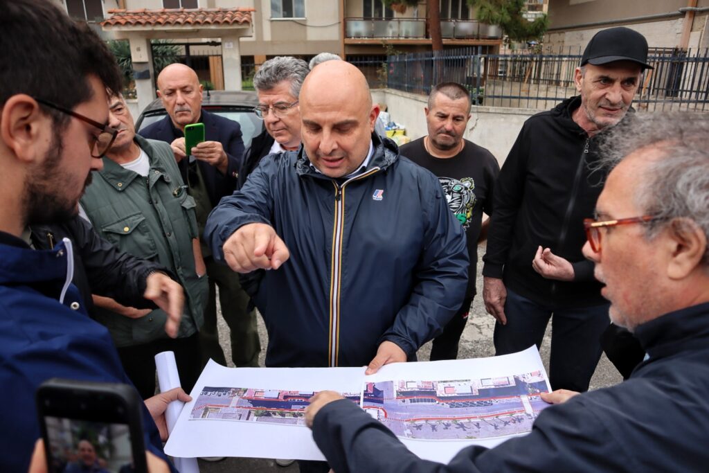 Riunione e raccolta firme Viale Messina contro pista ciclabile