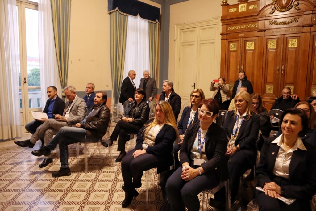 Tavola rotonda felicità genitori bambini a Palazzo Alvaro