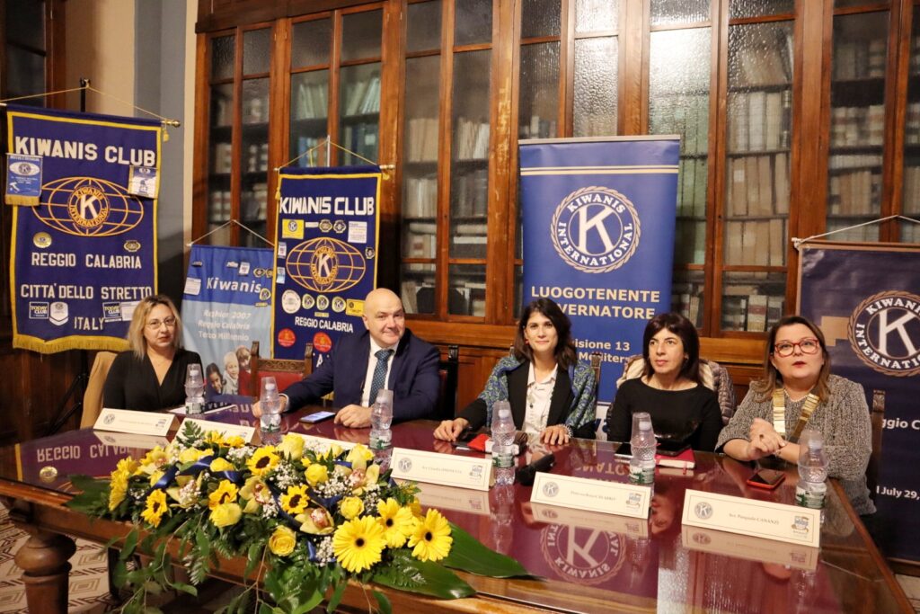 Tavola rotonda felicità genitori bambini a Palazzo Alvaro