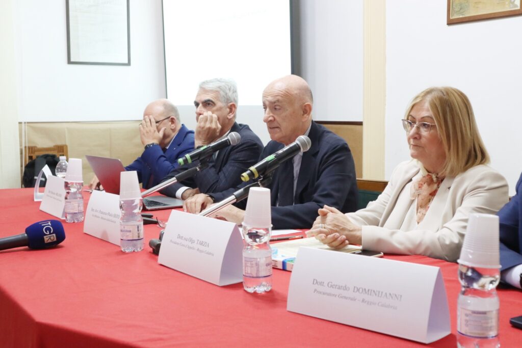 firma palazzo di giustizia reggio calabria