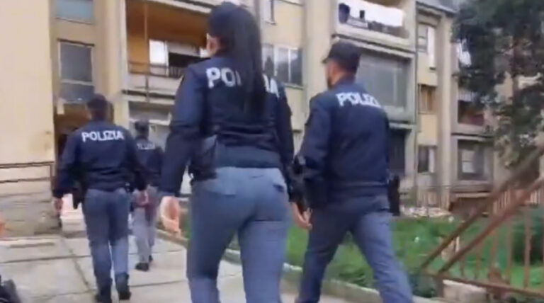 https://www.strettoweb.com/wp-content/uploads/2023/11/polizia-alto-impatto.jpg