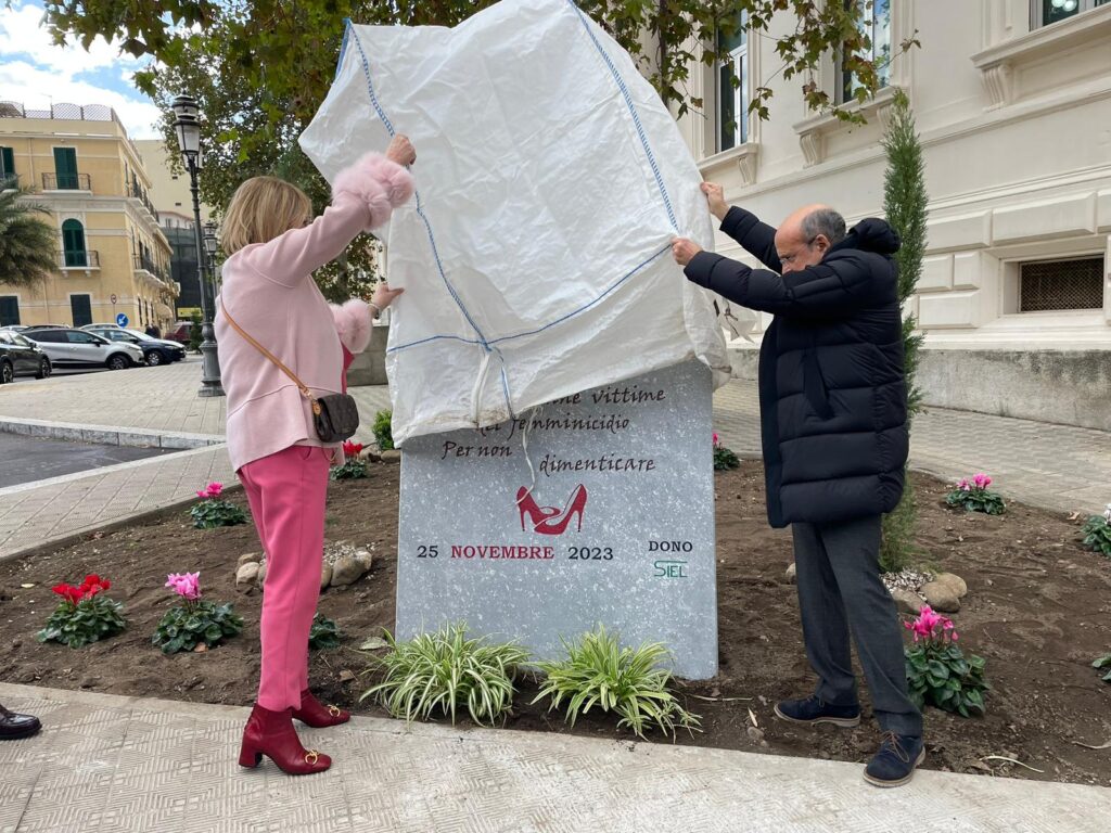 stele vittime femminicidio reggio