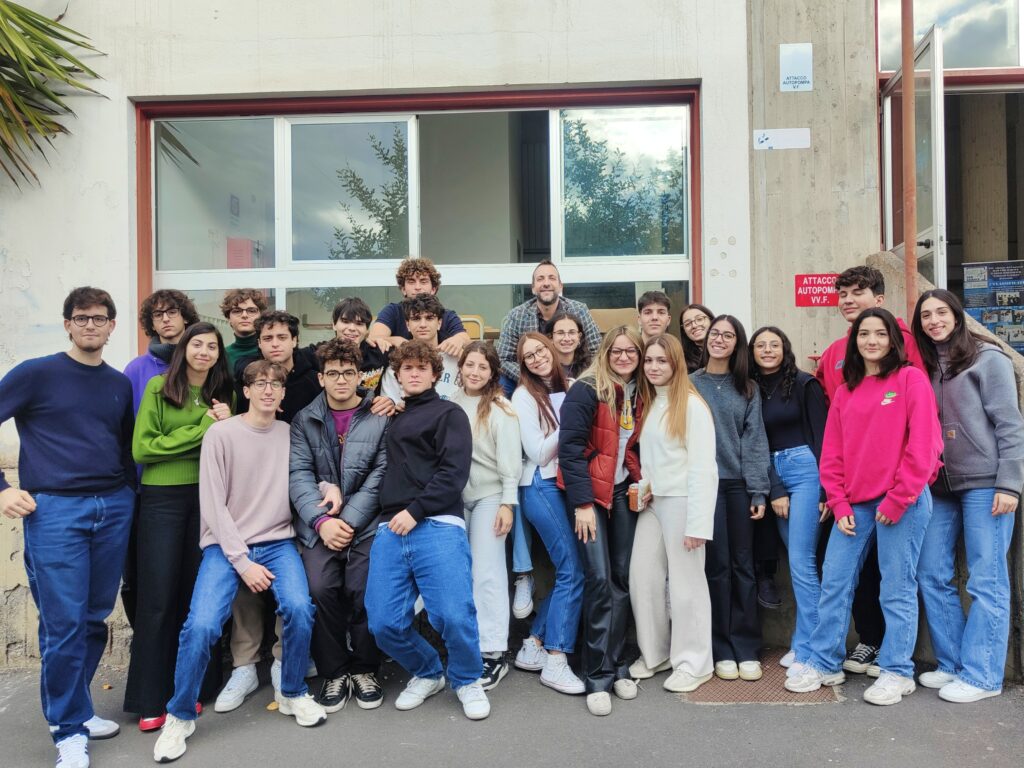 I ragazzi protagonisti del progetto EDA-Galileo_Catania con Mirko Domanti