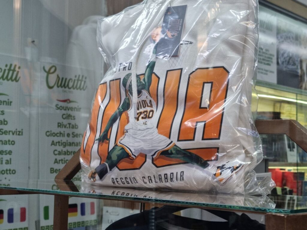 Pallacanestro Viola merchandise Tabaccheria Souvenir Crucitti