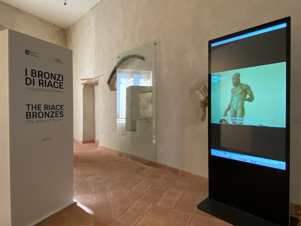 TAORMINA, Palazzo Ciampoli, uno scorcio della mostra con i video Rai Teche